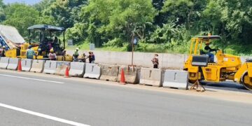 Cegah Kepadatan Kendaraan Saat Arus Mudik, Pengelola Tol Palikanci Lakukan Pelebaran Jalan