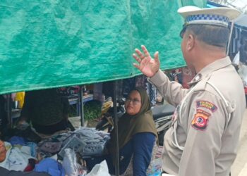 Ancaman Macet Pasar Tumpah Pantura, Polisi Beri Himbauan Angkutan Umum dan Pedagang Di Bahu Jalan