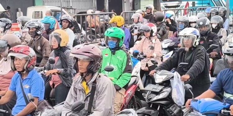 Pemudik Motor Di Jalur Arteri Pantura Cirebon Meningkat Terpantau Ramai Lancar Meski Beberapa Titik Tersendat