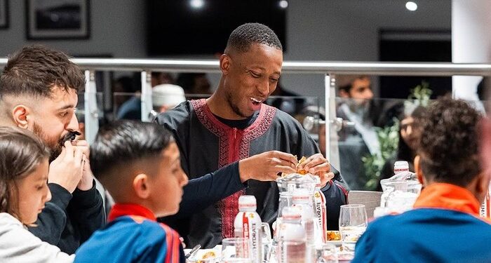 Moment Bersejarah! MU Gelar Buka Puasa di Old Trafford untuk Pertama Kali