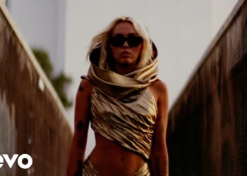 Video Musik ‘Flowers’ Miley Cyrus Capai Miliaran Penonton di YouTube