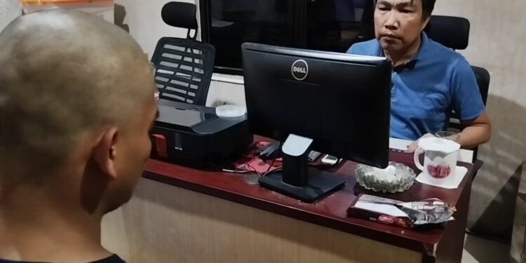 Seorang Pemuda Tusuk Pamannya Hingga Luka Serius Dibagian Perut