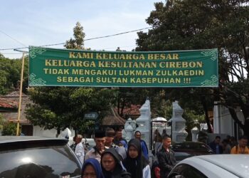 Tradisi Grebeg Syawal Diwarnai Spanduk Penolakan Sultan, Keluarga Kesultanan Kasepuhan Tetap Jalankan Tradisi