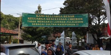 Tradisi Grebeg Syawal Diwarnai Spanduk Penolakan Sultan, Keluarga Kesultanan Kasepuhan Tetap Jalankan Tradisi