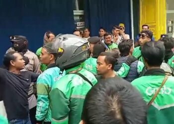 Tolak Potongan 20 Persen, Demo Ojol Ricuh Segel Kantor Aplikator