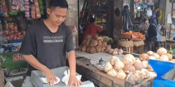 Harga Kelapa Naik Pedagang Kelapa Dan Kue Menjerit