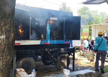 Korsleting, Genset Acara Kapolri Terbakar, Petugas Dan Warga Panik