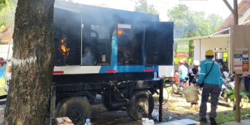 Korsleting, Genset Acara Kapolri Terbakar, Petugas Dan Warga Panik