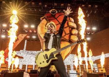 Green Day Serukan Dukungan Palestina di Tengah Panggung Coachella