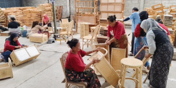 Pengusaha Rotan Cirebon Resah Dengan Kebijakan Trump Yang Naikan Pajak Impor Baru 32 Persen