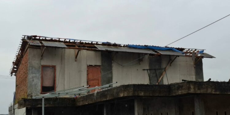 Rumah Rusak Parah Akibat Angin Puting Beliung