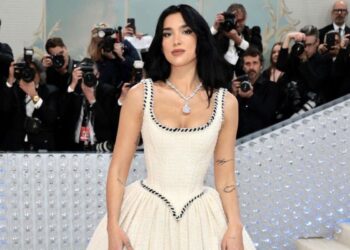 Dua Lipa dan Ratusan Seniman Desak Regulasi AI untuk Lindungi Karya