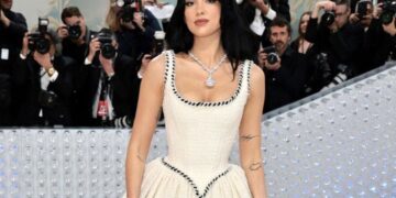 Dua Lipa dan Ratusan Seniman Desak Regulasi AI untuk Lindungi Karya
