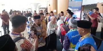 Ratusan Jamaah Haji Asal Majalengka Berangkat Melalui Bandara BIJB Majalengka