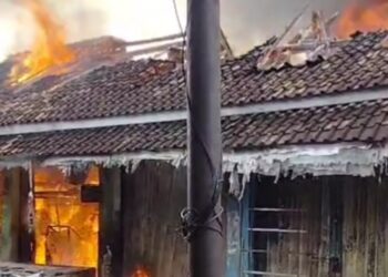 Belasan Ruko Milik Pedagang Di Pasar Rajagaluh Ludes Terbakar, Pedagang Berhamburan Selamatkan Barang-Barang