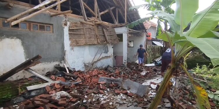 Sejumlah Rumah Warga Rusak Parah Akibat Angin Puting Beliung
