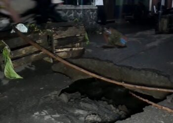 Akibat Hujan Deras Jembatan Amblas, Jalan Antar Desa dan Kecamatan Lumpuh