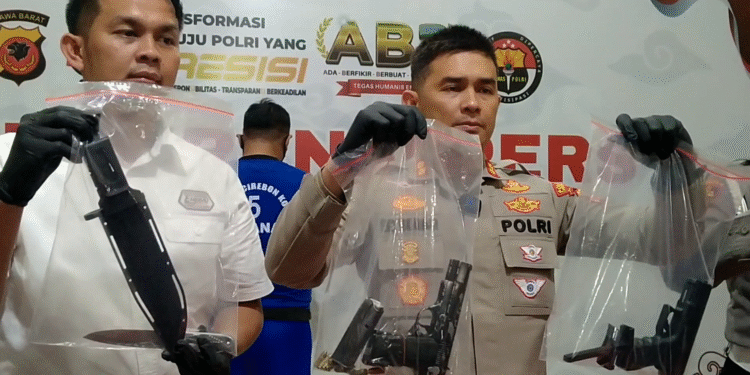 Sempat Bekap Korban, Rampok Bersenpi Gagal Beraksi Babak Belur Dihakimi