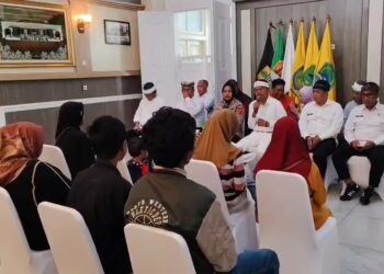 Gubernur Jawa Barat Bertemu Dengan Keluarga Korban Dan Beri Bantuan