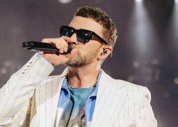 Justin Timberlake Dikecam karena Terlalu Sering Beri Mic ke Penonton