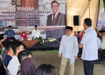 Menko Pemberdayaan Masyarakat Berikan Sejumlah Bantuan Kemasyarakatan di Kabupaten Cirebon