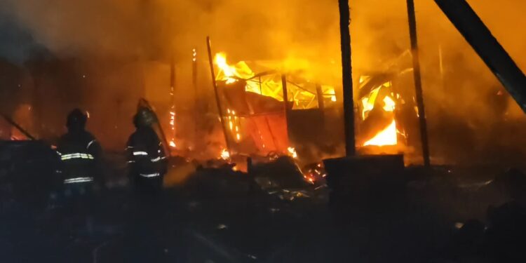 Diduga Overheat Oven, Pabrik Briket Ekspor Terbakar Hebat