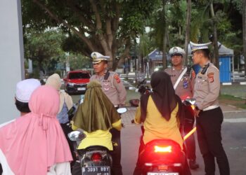 Puluhan pengendara sepeda motor terciduk melanggar lalu lintas, petugas lakukan tindakan dengan cara humanis
