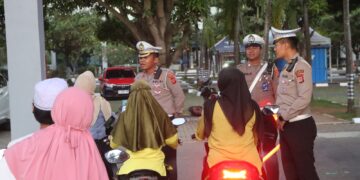 Puluhan pengendara sepeda motor terciduk melanggar lalu lintas, petugas lakukan tindakan dengan cara humanis