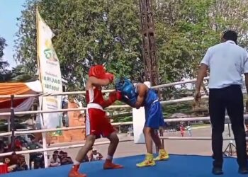 Cegah tawuran remaja, puluhan petinju amatir berebut Piala Wali Kota Cirebon
