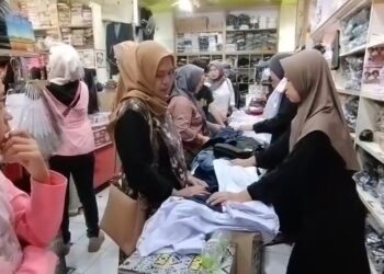 Jelang Tahun Ajaran Baru, Penjualan Seragam Sekolah Naik Seratus Persen