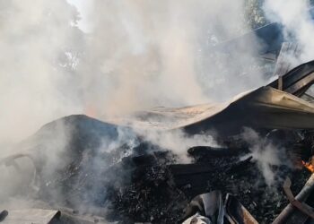 Diduga Korsleting Listrik, Kebakaran Hanguskan Tiga Pabrik Pengelola Biji Plastik