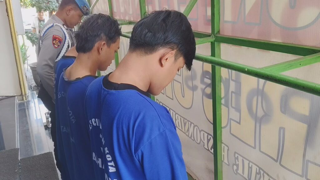 Satreskrim amankan tiga tersangka pelaku tawuran konten yang menewaskan satu remaja di Kota Cirebon