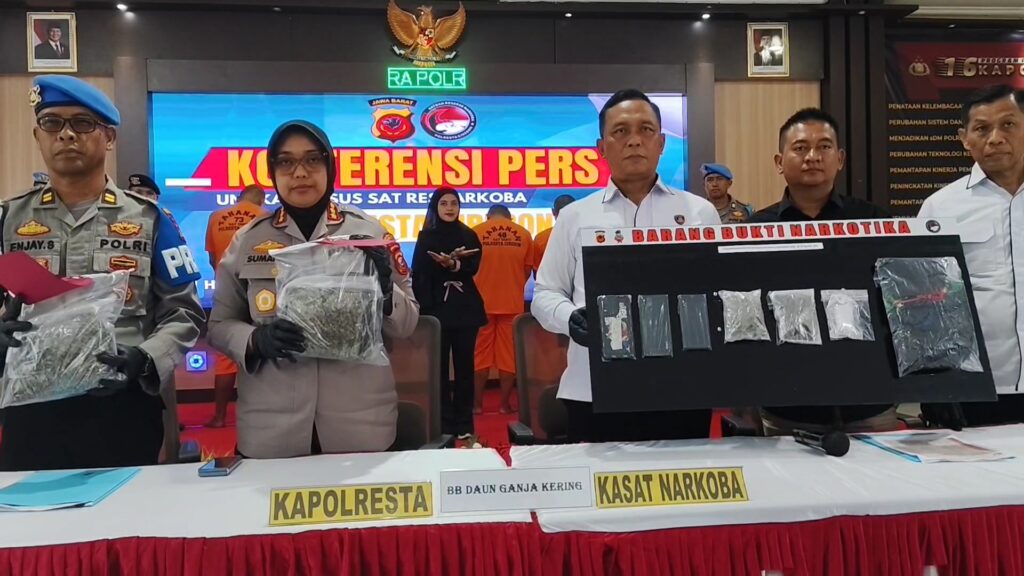 Tukang Bubur Jual Ganja, Polisi Sita Satu Kilo Tujuh Ons Ganja Kering