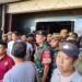 Tempat karaoke dieksekusi untuk dikosongkan, sementara karyawan sempat melakukan perlawanan dan berhamburan keluar