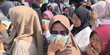 Isak Tangis Warnai Kedatangan Lima Korban Pembunuhan dalam Satu Lubang di Indramayu