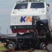 Sebuah Mobil Pickup Tertabrak Kereta di Perlintasan Tanpa Palang Pintu, Dua Orang Tewas di Lokasi