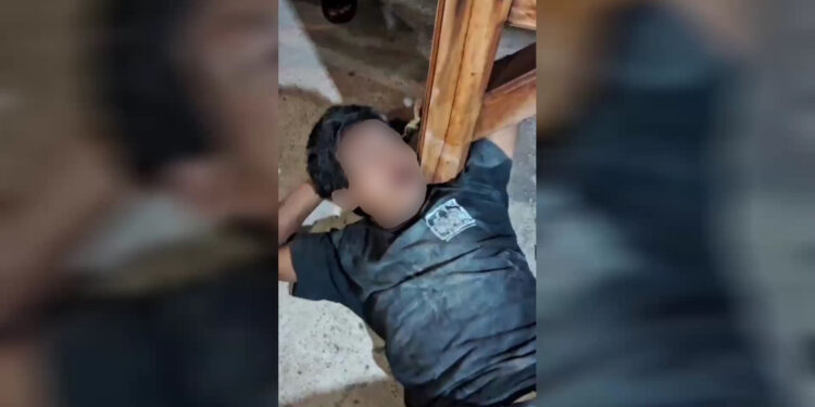 Viral, Ketahuan Mencuri Kambing, Seorang Pria Babak Belur Dihakimi dan Diikat di Tiang