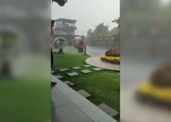 Fenomena hujan es di Kuningan hebohkan warga