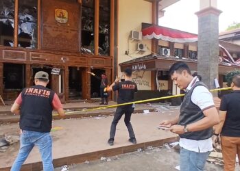 Polisi akan usut dalang kerusuhan dan pelaku penjarahan di Kabupaten Cirebon saat aksi unjuk rasa kemarin