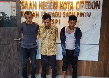 Empat tahanan Kejaksaan Negeri (Kejari) Kota Cirebon kabur dari ruang tahanan pria di Pengadilan Negeri Kota Cirebon usai sidang