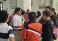 Imbas Kereta Anjlok, Penumpukan Penumpang di Stasiun Cirebon