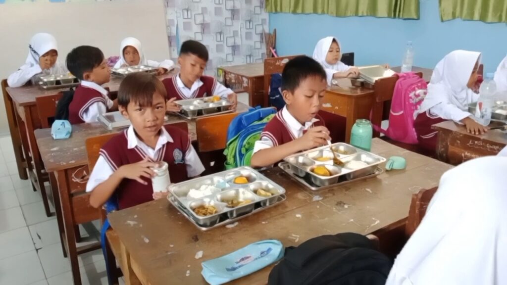 Program MBG di SDN Kedung Krisik Kota Cirebon, Penyelenggara pastikan pemenuhan gizi seimbang diberikan kepada siswa