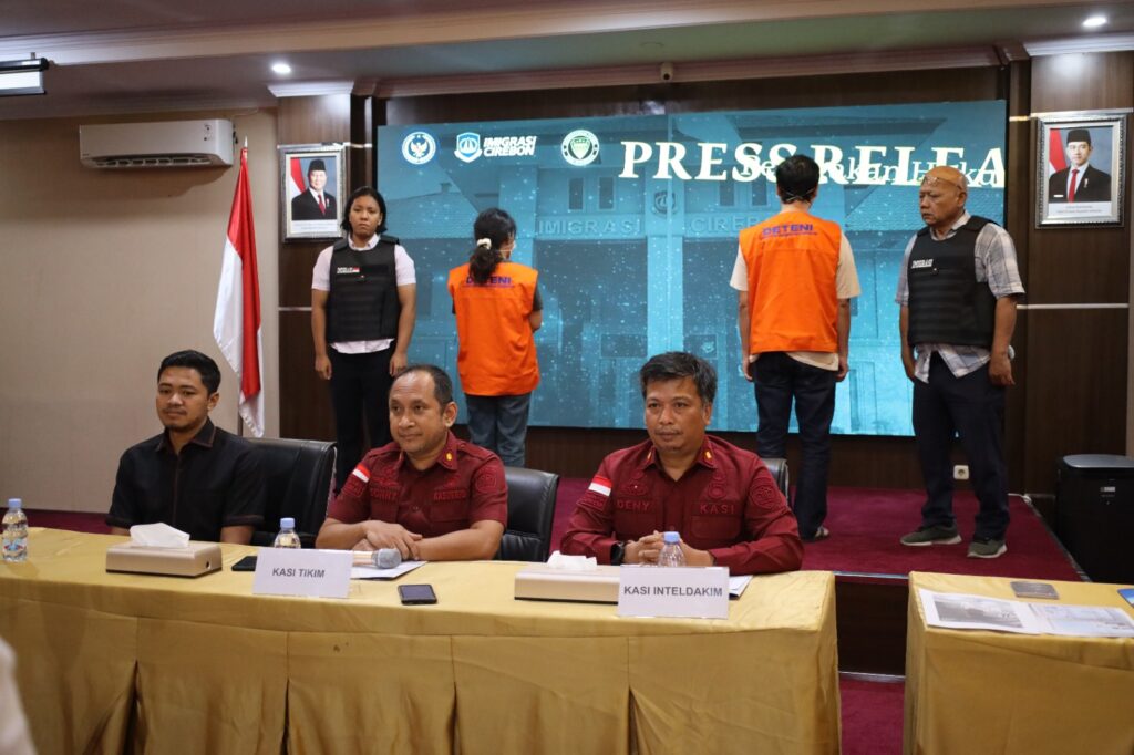 Imigrasi Cirebon Amankan dan Deportasi Dua WNA yang Langgar Aturan Keimigrasian