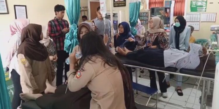 Ratusan Siswa Diduga Keracunan Makanan Bergizi Gratis