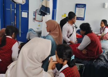 Diduga Keracunan MBG, Puluhan Siswa Dilarikan ke Puskesmas