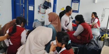 Diduga Keracunan MBG, Puluhan Siswa Dilarikan ke Puskesmas