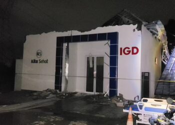 Detik-detik Kepanikan Pasien dan Perawat saat Atap Klinik Rawat Inap Ambruk usai Diterjang Angin Puting Beliung