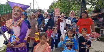 Peringatan Hari Pahlawan Menggunakan Kostum Pejuang Saat Melaksanakan Kegiatan