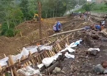 Jalur penghubung antar Kabupaten Majalengka dan Kabupaten Sumedang longsor