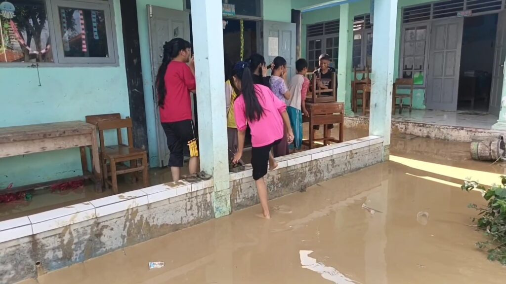 Terendam Banjir, Sejumlah Sekolah di Kecamatan Waled Terpaksa Diliburkan